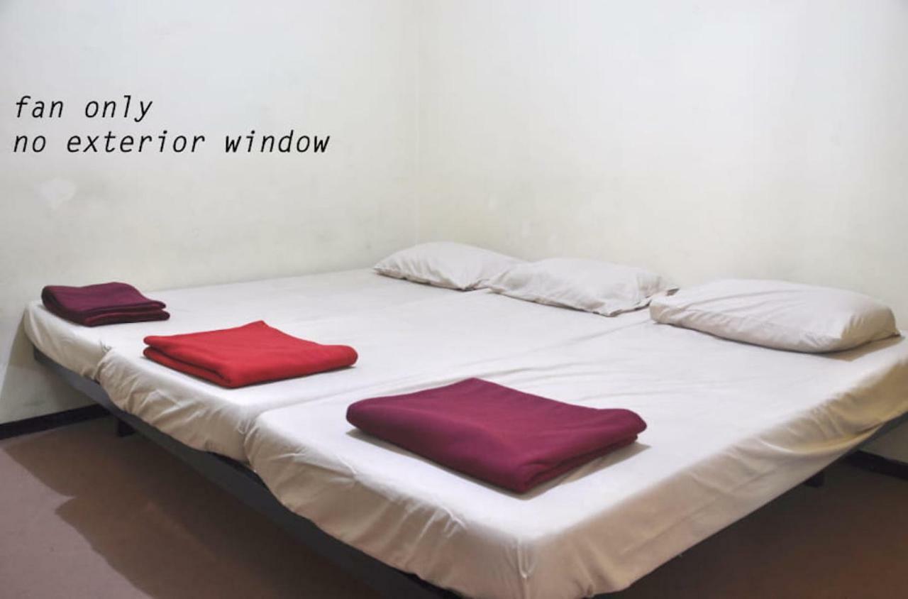 יוגיאקרטה The Sleepingroom Hostel מראה חיצוני תמונה