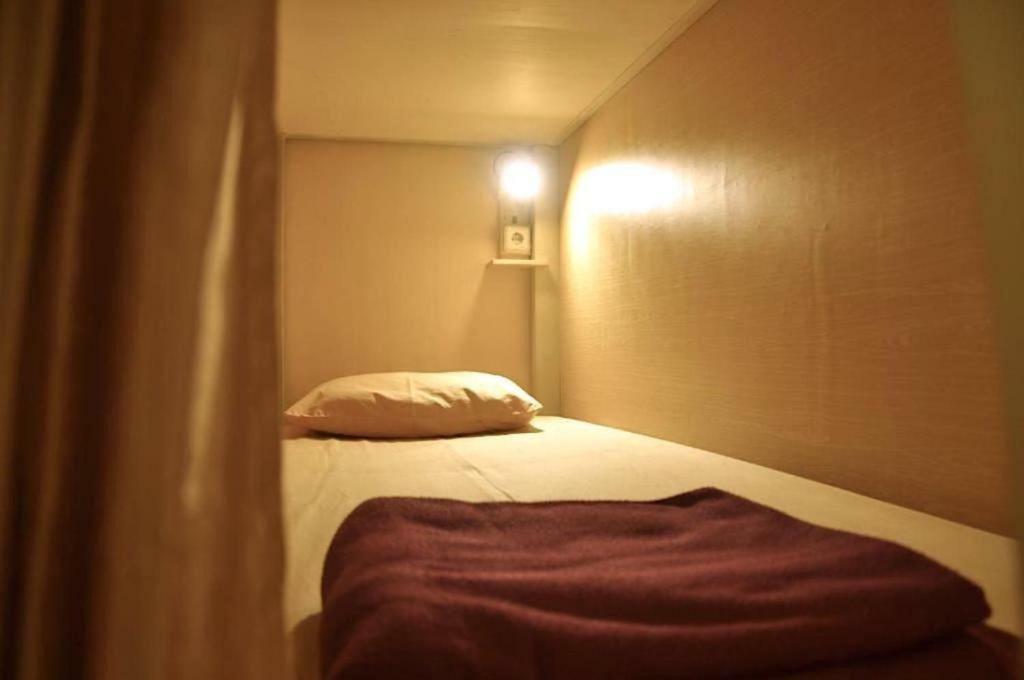 יוגיאקרטה The Sleepingroom Hostel מראה חיצוני תמונה